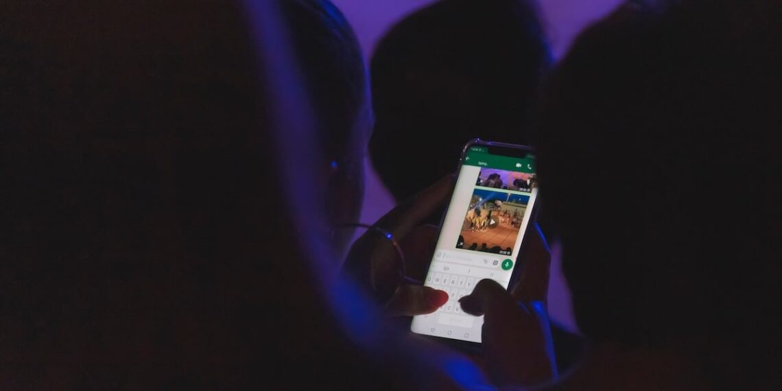 Wie zeigen Männer Interesse Whatsapp