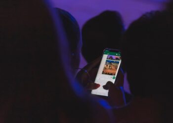 Wie zeigen Männer Interesse Whatsapp